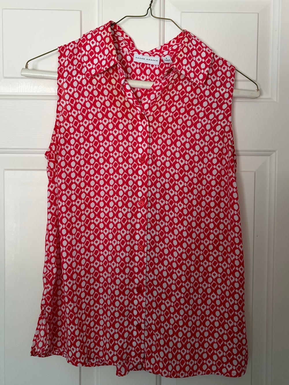 Susan Graver coral-red and white geometric print sleeveless button-down shirt